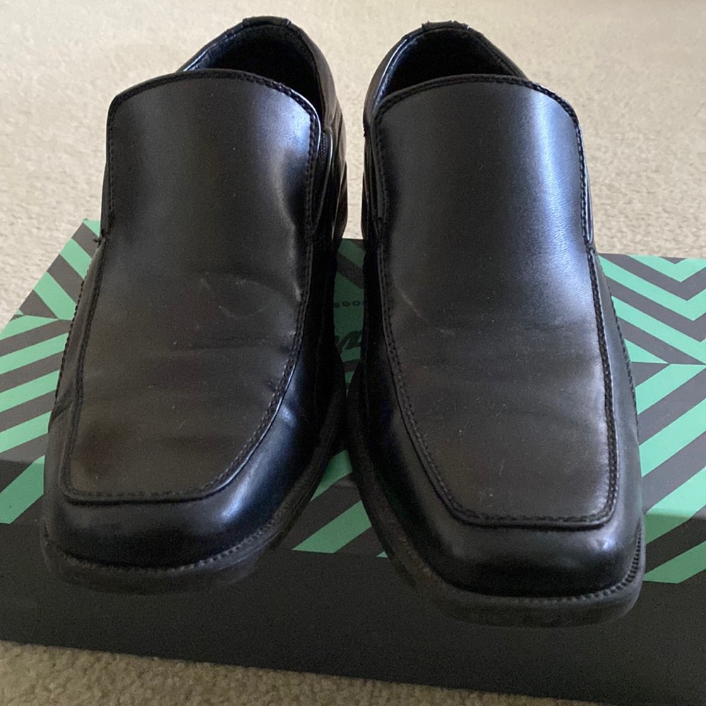 Perry’s Ellis lightly worn dress shoes